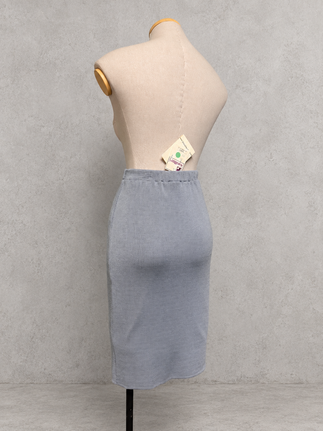 Jupe vintage mi-longue en maille laine merinos gris perle – taille haute, coupe crayon