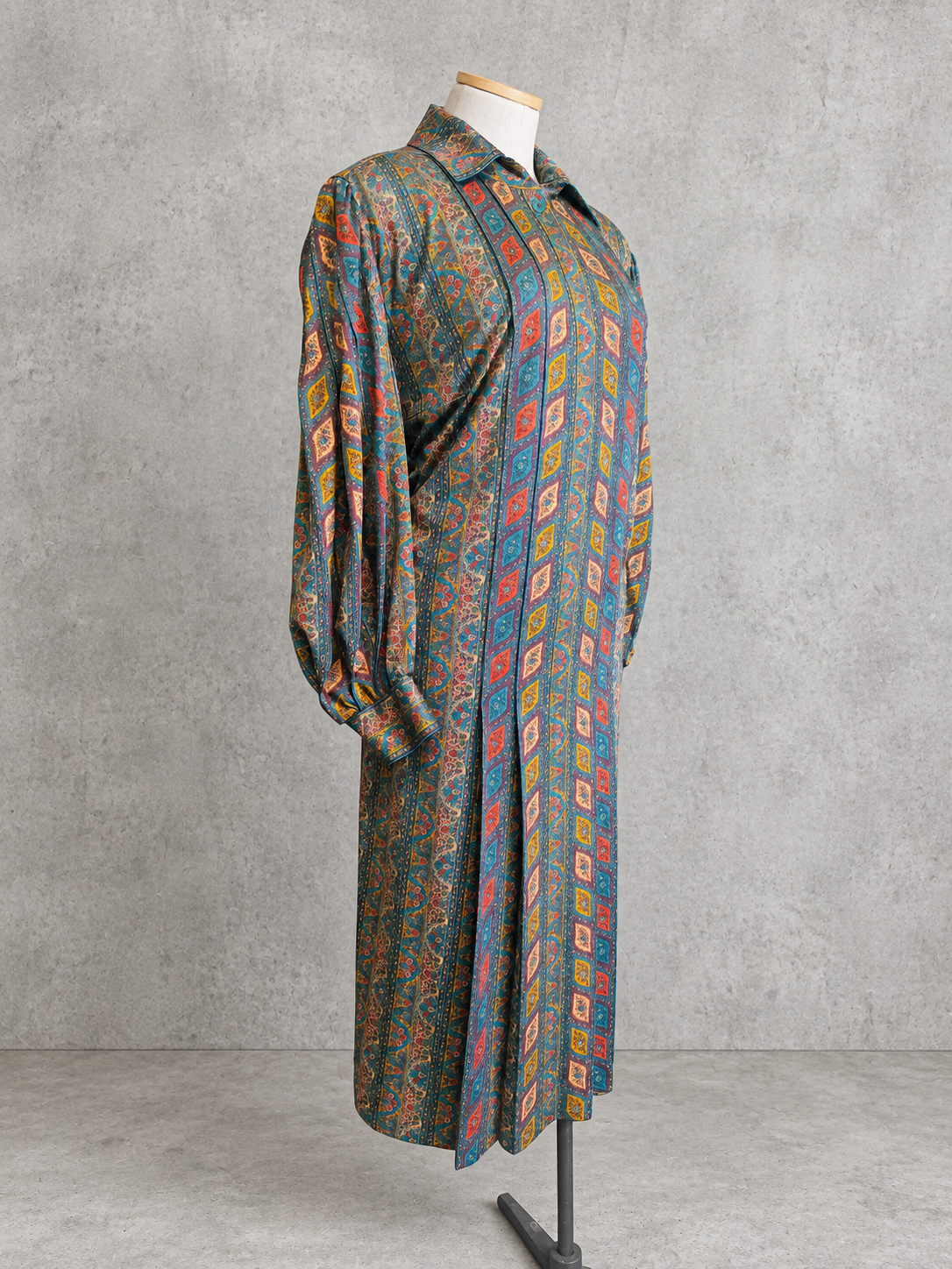 Robe vintage mi-longue vert canard, orange et bleu à motifs graphiques – col chemise, manches longues