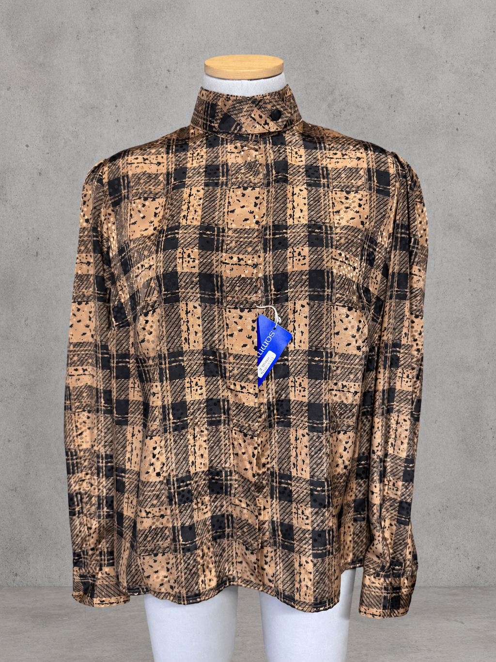 Chemisier vintage tartan beige noir carreaux col montant rétro