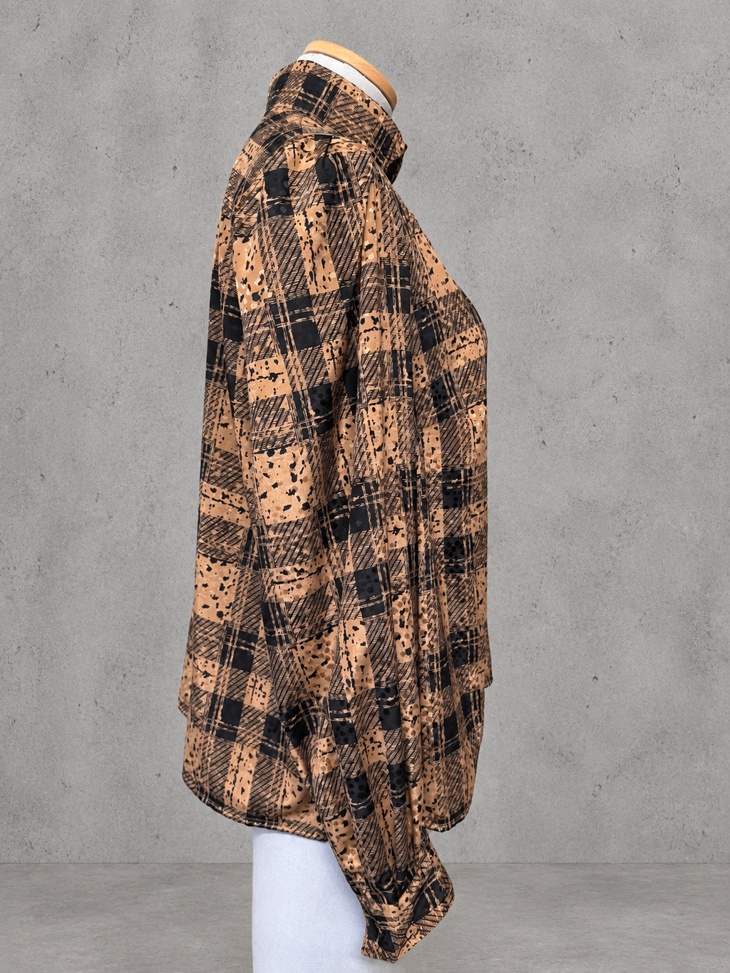 Chemisier vintage tartan beige noir carreaux col montant rétro