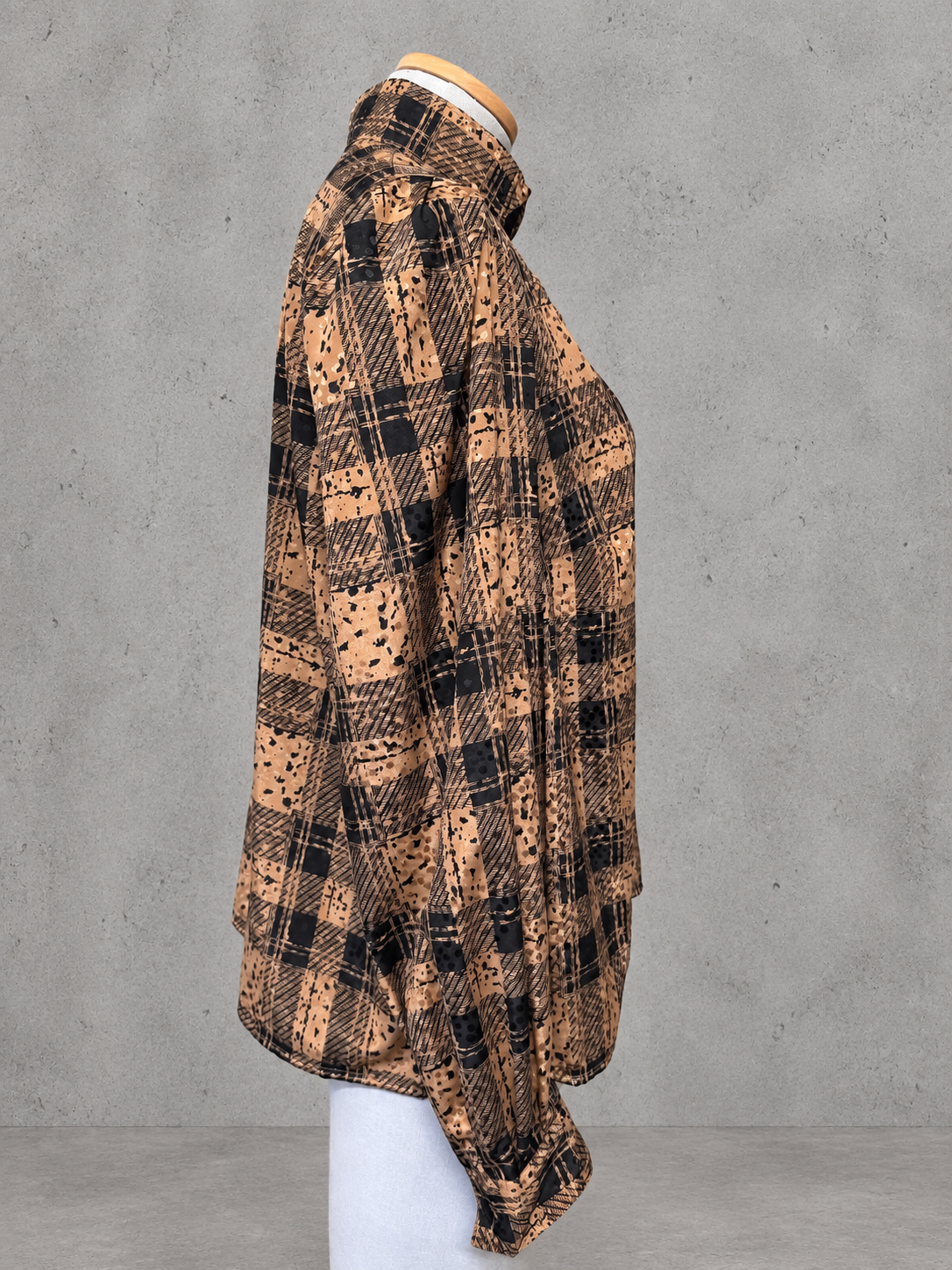 Chemisier vintage tartan beige noir carreaux col montant rétro