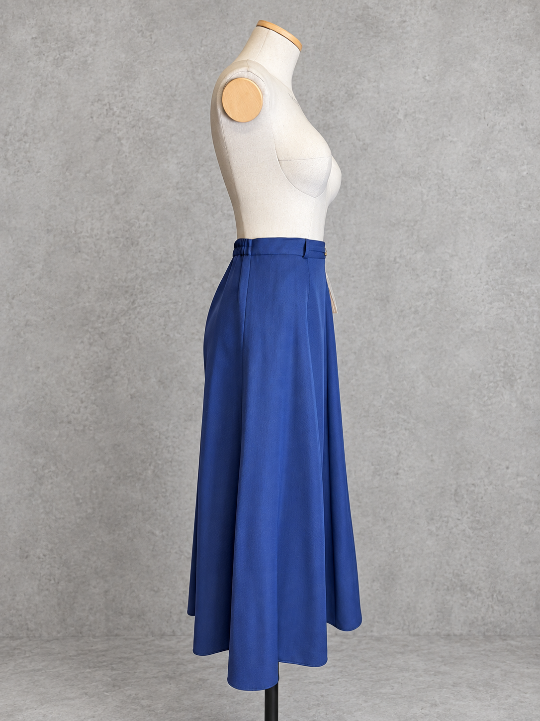 Jupe vintage longue bleu – taille haute, coupe ample évasée, détail boucle dorée à la ceinture