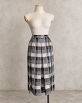 Jupe vintage mi-longue à carreaux noir, gris et écru – taille haute, coupe plissée