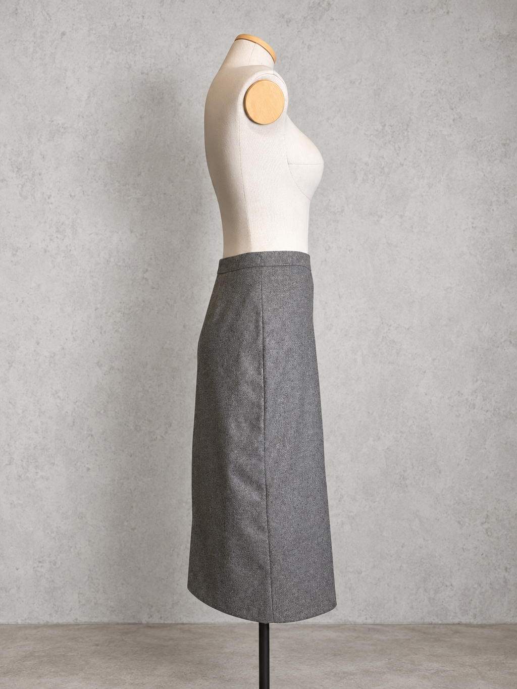 Jupe vintage mi-longue laine gris anthracite – taille haute, coupe droite ajustée, fente et boutons sur le côté