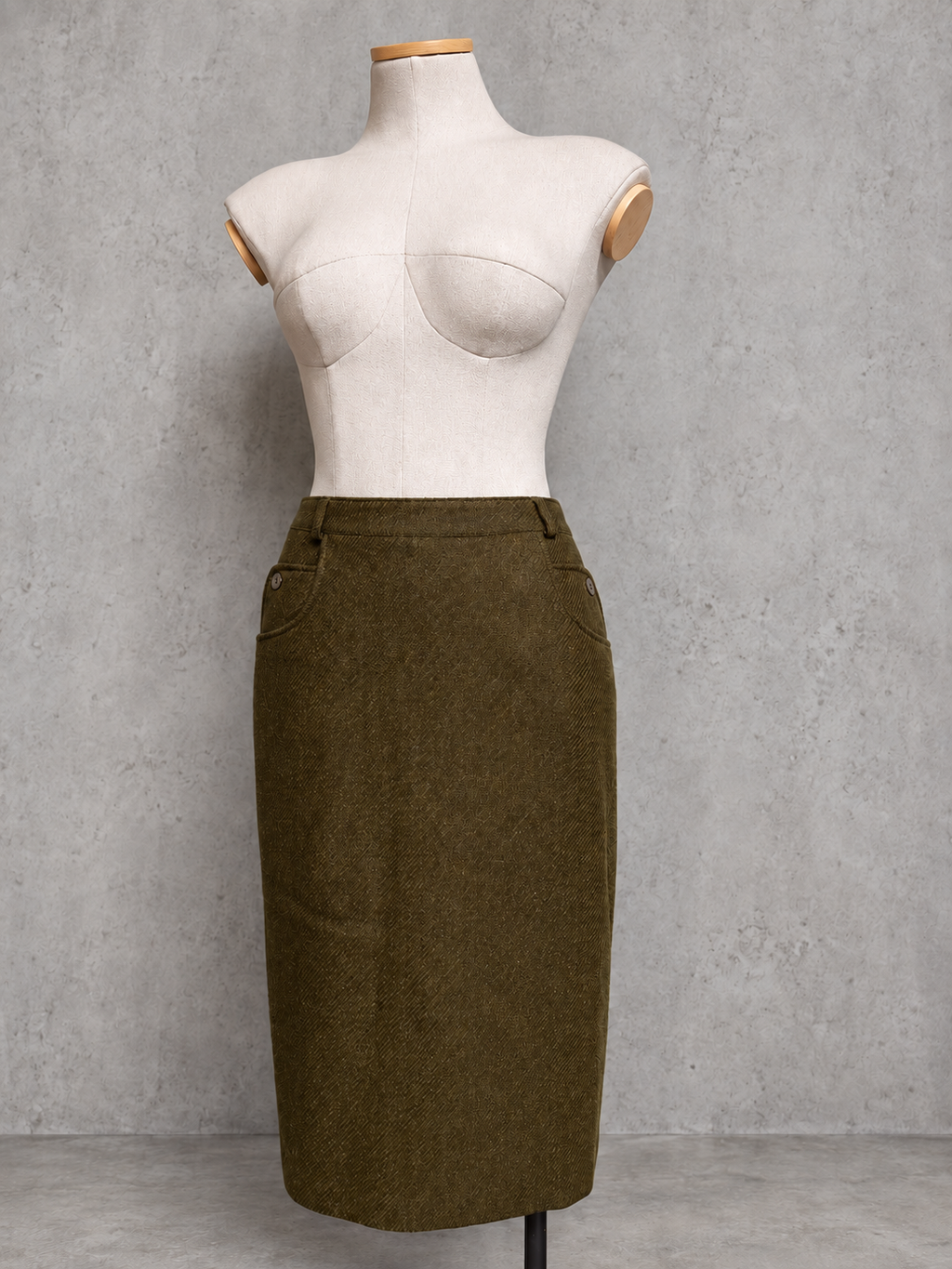 Jupe vintage mi-longue kaki olive laine – taille haute, coupe droite ajustée, poches latérales