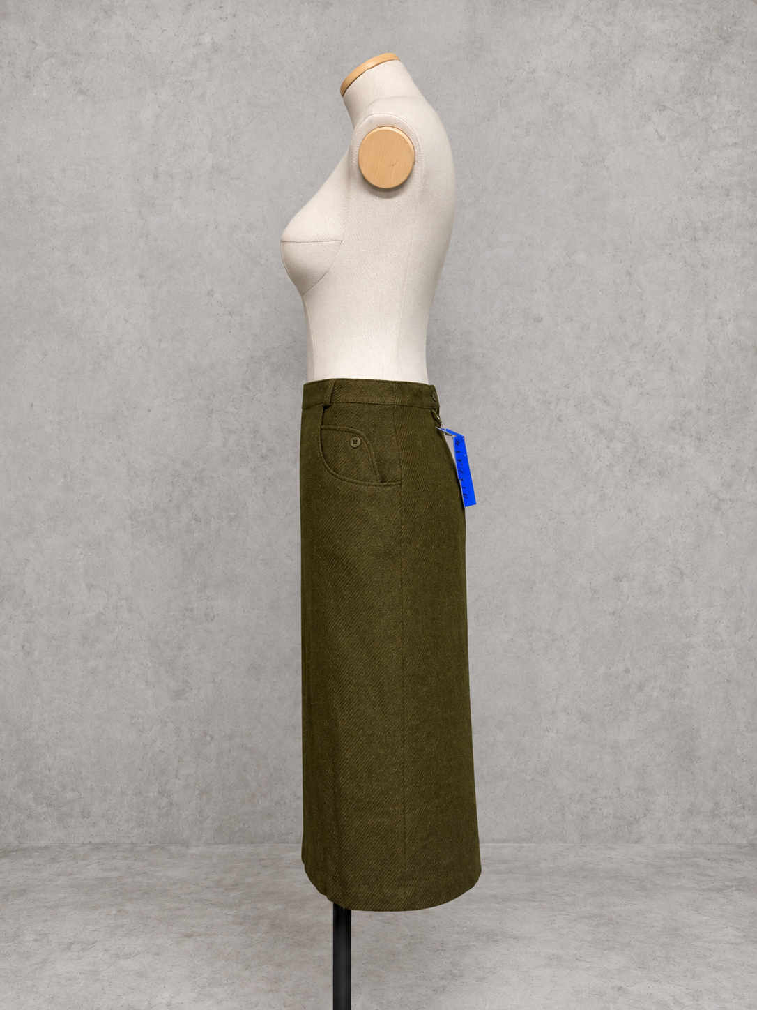 Jupe vintage mi-longue kaki olive laine – taille haute, coupe droite ajustée, poches latérales