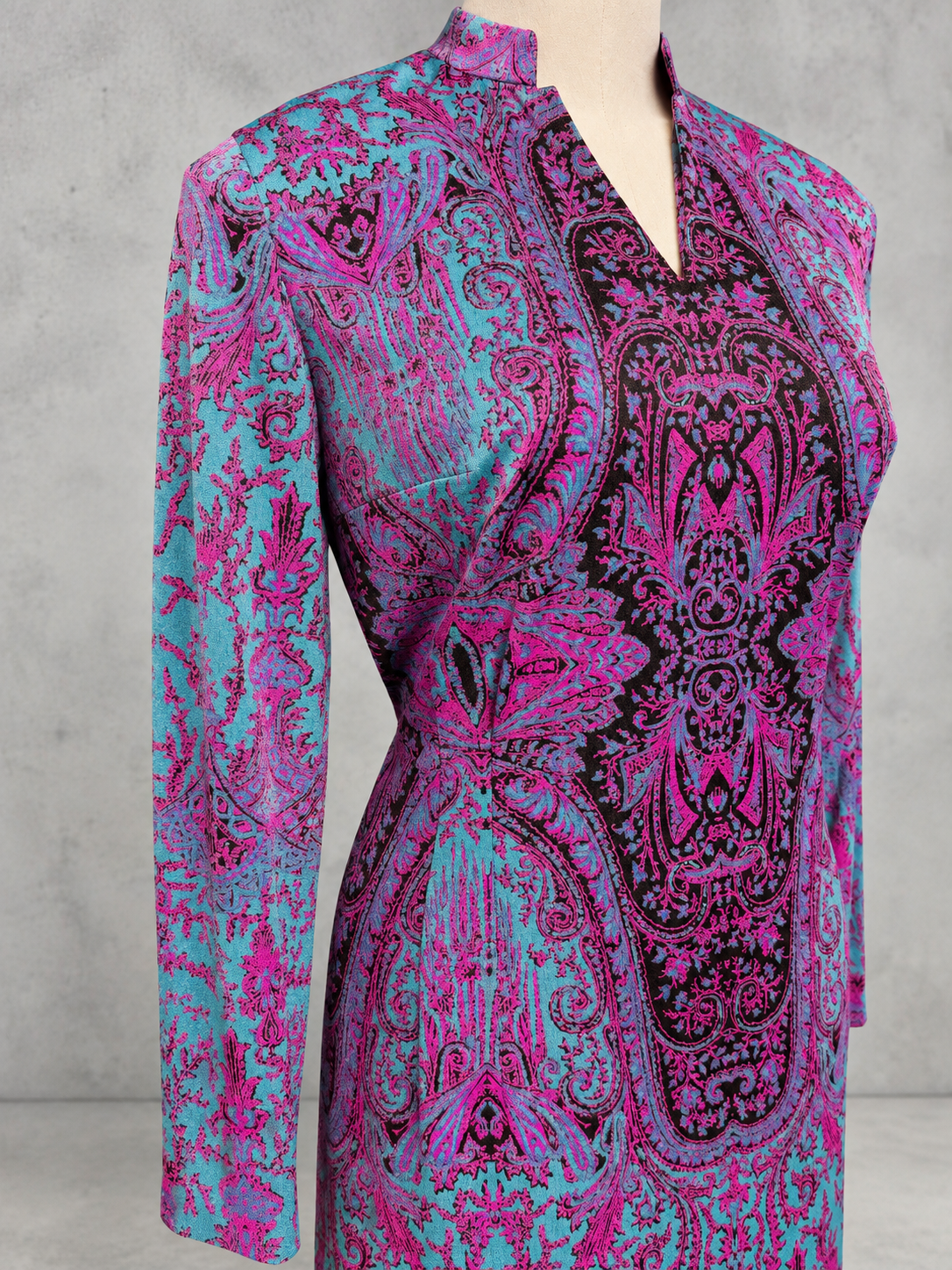 Robe longue vintage turquoise & fuchsia – imprimé cachemire baroque, col fendu, manches longues