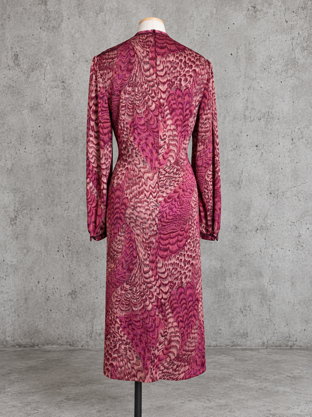 Robe vintage mi-longue fuchsia, prune et rose poudré – col montant fendu, manches longues
