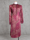 Robe vintage mi-longue fuchsia, prune et rose poudré – col montant fendu, manches longues