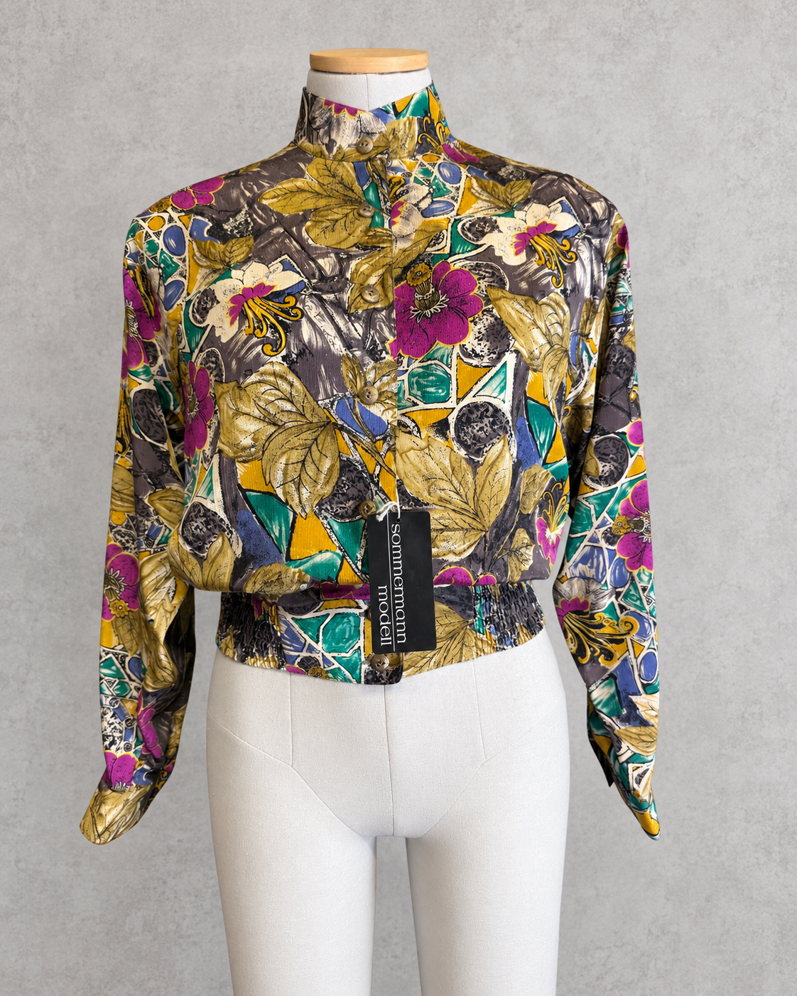 Chemise vintage col mao finition froncée élastiquée à la taille fleurs tropicales arty