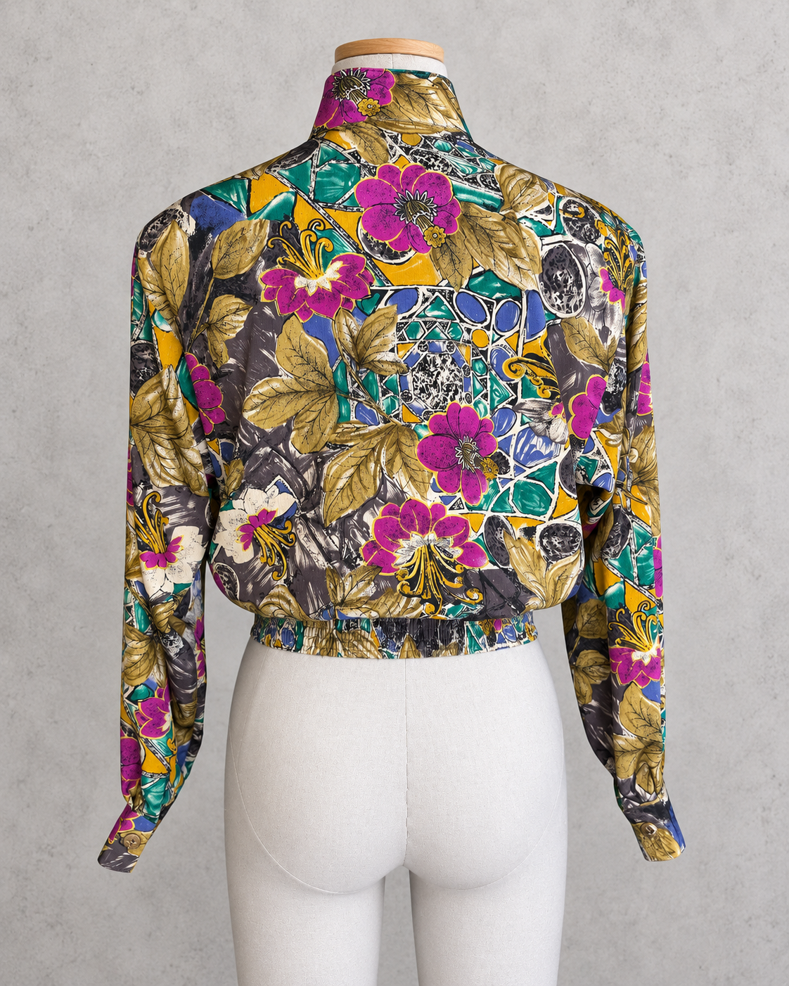 Chemise vintage col mao finition froncée élastiquée à la taille fleurs tropicales arty