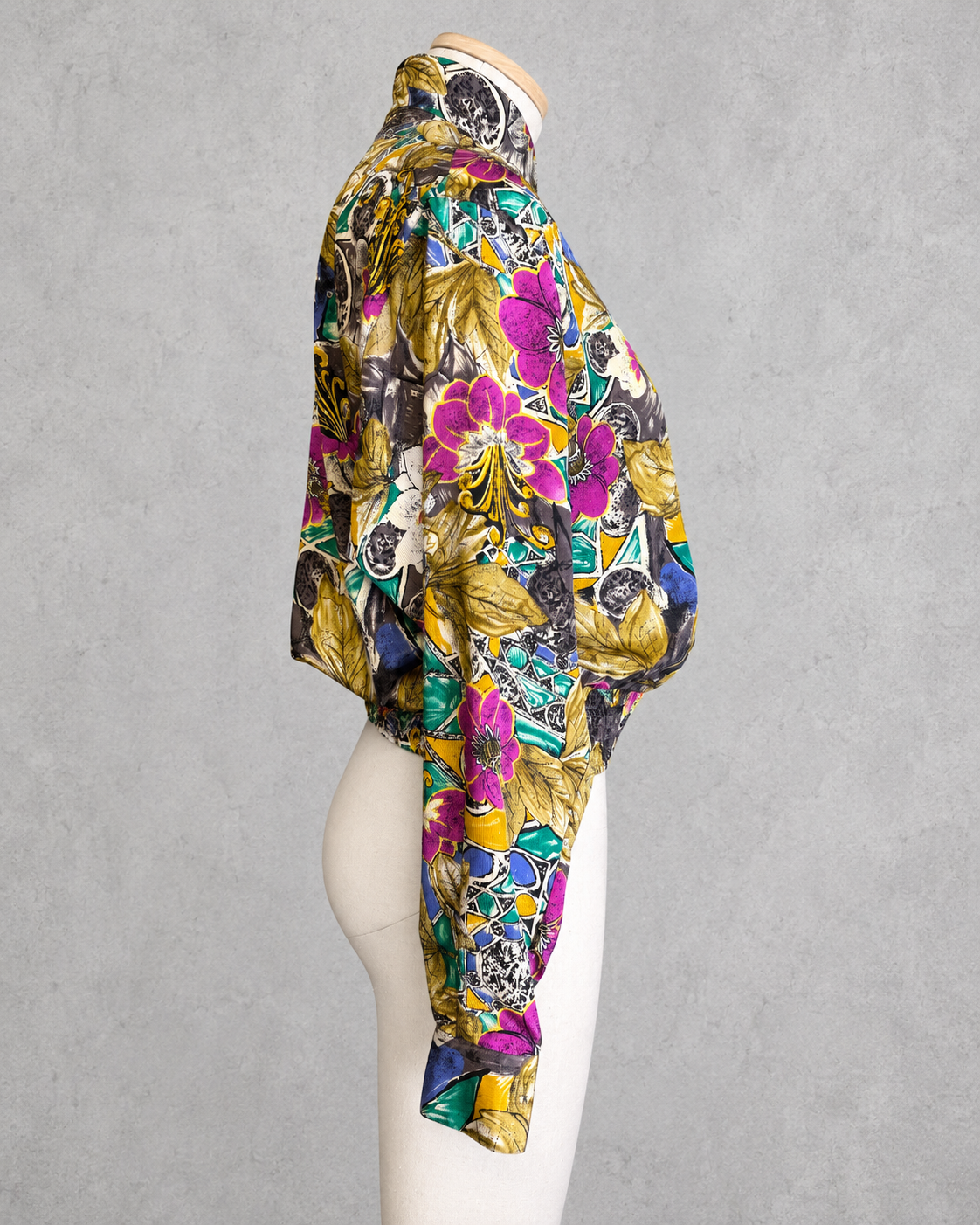 Chemise vintage col mao finition froncée élastiquée à la taille fleurs tropicales arty